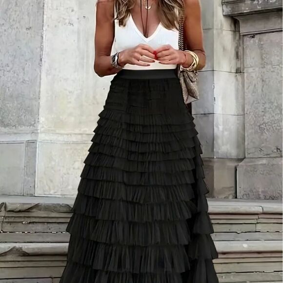 Black Maxi Layer Pettit Skirt (S-M) - Picture 2 of 9